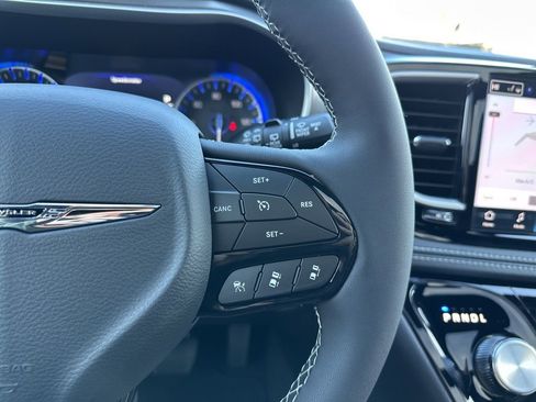 New 2026 Chrysler Pacifica Select image 69