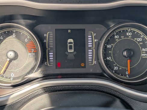 Used 2018 Jeep Cherokee Latitude Plus w/ Comfort/Convenience Group image 30