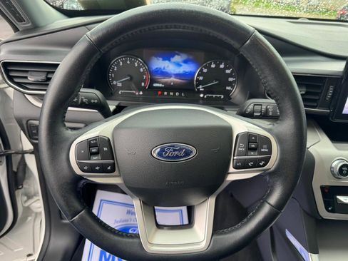 Used 2023 Ford Explorer XLT w/ Equipment Group 202A image 12