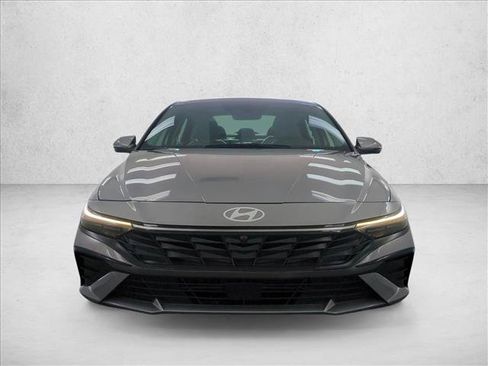 Used 2024 Hyundai Elantra Limited FWD image 2