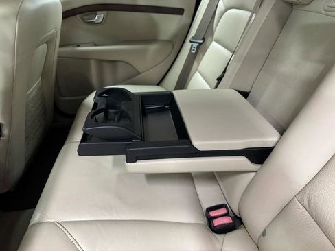 Used 2011 Volvo XC70 3.2 image 24