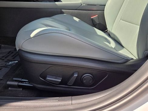 Used 2025 Hyundai Elantra Limited w/ Cargo Package FWD image 10
