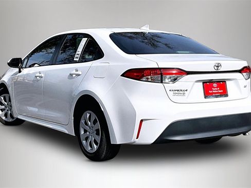Used 2023 Toyota Corolla LE image 4
