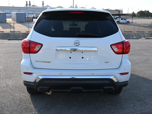Used 2019 Nissan Pathfinder SV FWD image 9