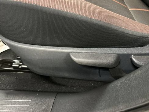 Used 2020 Nissan Versa SR w/ Convenience Package FWD image 10