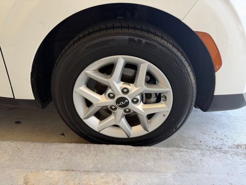 Used 2025 Kia Soul LX w/ LX Technology Package FWD image 28
