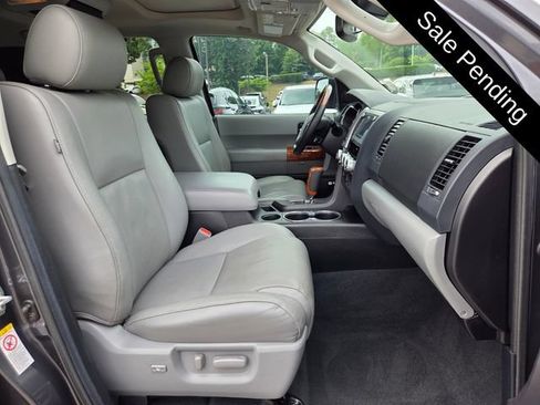 Used 2020 Toyota Sequoia Platinum RWD image 29