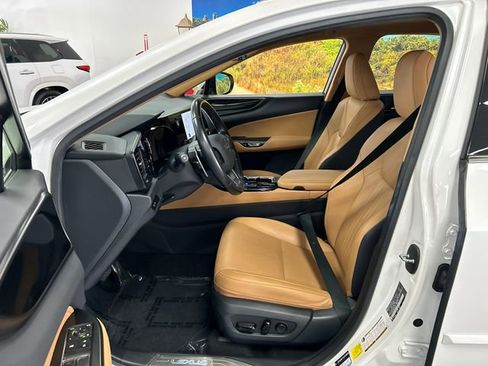 Used 2022 Lexus NX 250 FWD image 9