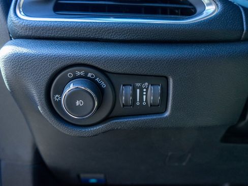 Used 2019 Chrysler Pacifica Limited w/ Advanced Safetytec Group image 17