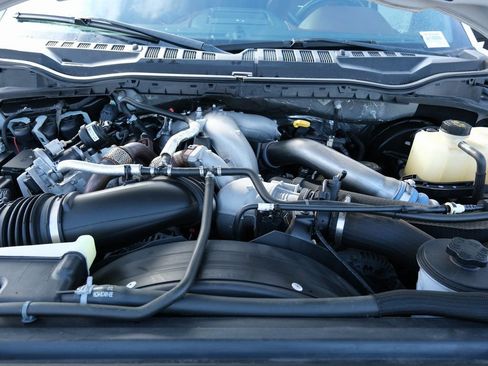 Used 2022 Ford F250 Platinum w/ FX4 Off-Road Package image 38