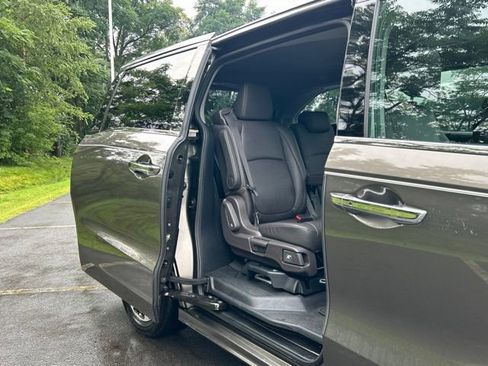 Used 2019 Honda Odyssey Elite image 17