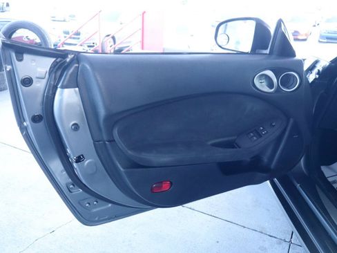Used 2014 Nissan 370Z Touring RWD image 27