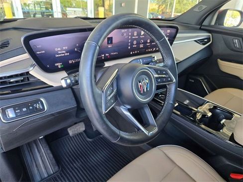 Used 2025 Buick Enclave Preferred w/ Power Package image 9