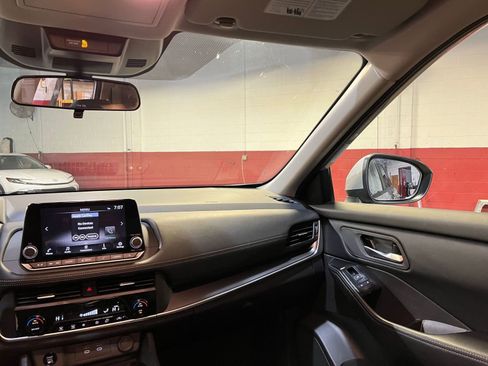 Used 2025 Nissan Rogue SV image 36