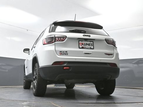 Used 2025 Jeep Compass Trailhawk AWD/4WD image 54