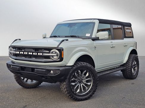 Used 2023 Ford Bronco Outer Banks image 1