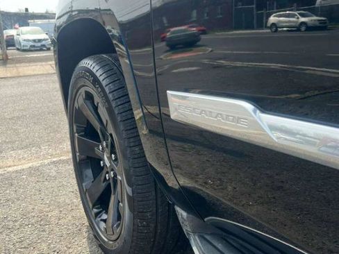 Used 2016 Cadillac Escalade ESV Luxury image 15