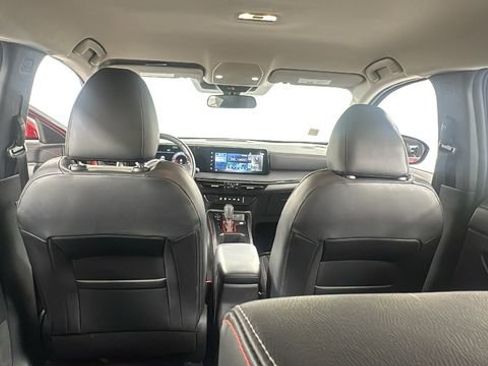 Certified 2025 Nissan Kicks SR image 17