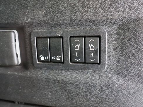 Used 2021 GMC Yukon SLT w/ Rear Media and Nav Package image 39