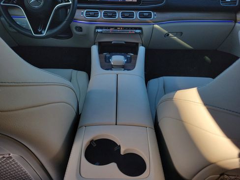 Certified 2025 Mercedes-Benz GLS 450 4MATIC image 18
