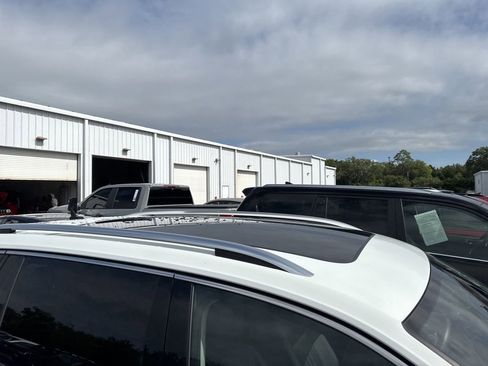 Used 2024 Volkswagen Tiguan SE w/ Panoramic Sunroof Package AWD/4WD image 5