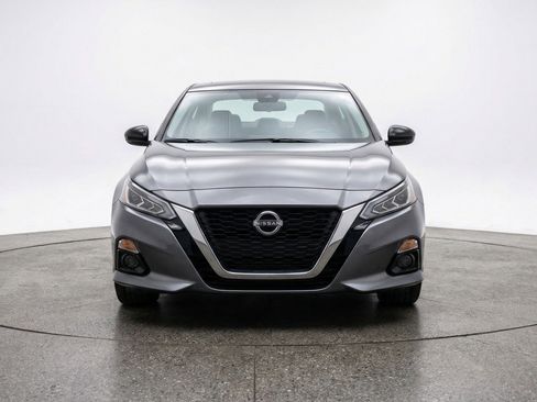 Used 2025 Nissan Altima 2.5 SV image 2