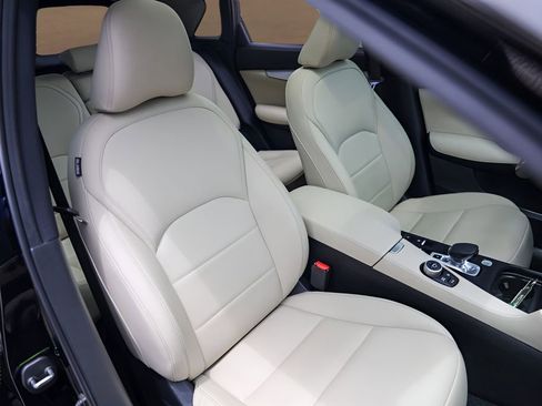 Used 2019 INFINITI QX50 Luxe w/ Navigation Package AWD/4WD image 33