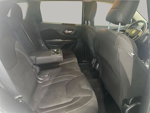 Used 2016 Jeep Cherokee Latitude AWD/4WD image 23