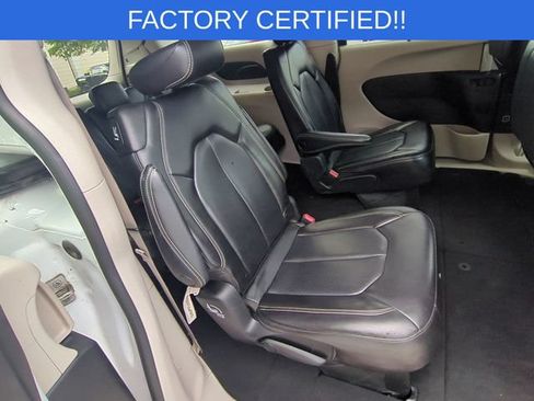 Certified 2023 Chrysler Pacifica Touring-L FWD image 33