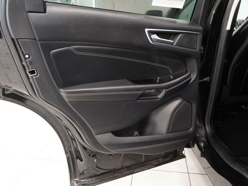 Used 2019 Ford Edge Titanium w/ Cold Weather Package AWD/4WD image 27