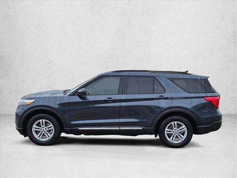 Certified 2024 Ford Explorer XLT RWD image 9