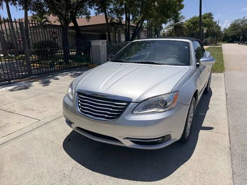 Used 2011 Chrysler 200 Limited FWD image 4