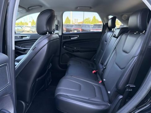 Used 2018 Ford Edge Titanium w/ Ford Safe & Smart Package FWD image 16