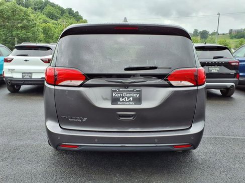 Used 2019 Chrysler Pacifica Touring Plus w/ S Appearance Package FWD image 7
