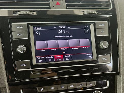 Used 2021 Volkswagen Golf 4-Door FWD image 21