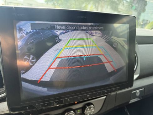 Used 2018 Toyota Tacoma TRD Sport w/ Technology Package RWD image 23