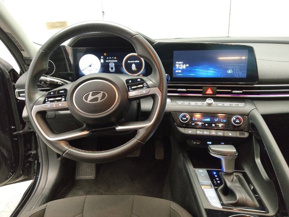 Used 2025 Hyundai Elantra SEL FWD image 22