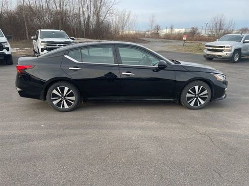 Used 2022 Nissan Altima 2.5 SV w/ SV Premium Package image 5