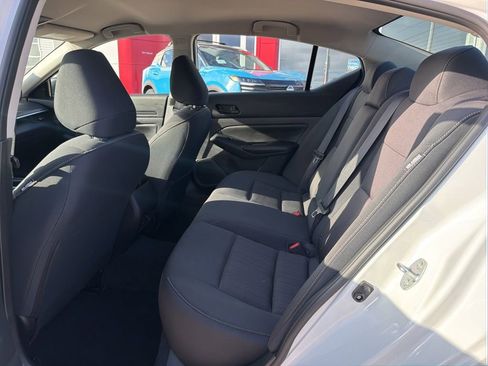 Used 2025 Nissan Altima 2.5 SV image 15