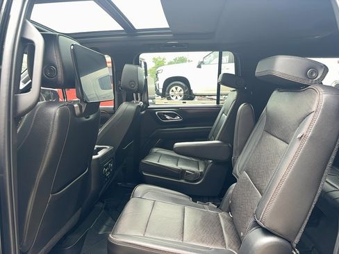 Used 2021 Chevrolet Suburban High Country w/ Premium Package image 11