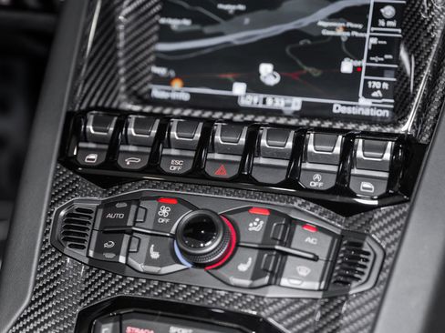 Used 2021 Lamborghini Aventador SVJ AWD/4WD image 40