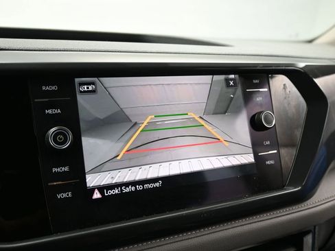 Used 2022 Volkswagen Taos SEL w/ Panoramic Sunroof Package image 15