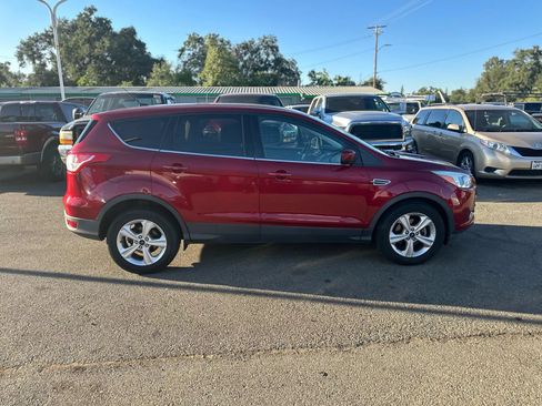 Used 2015 Ford Escape SE FWD image 3