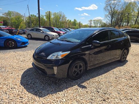 Used 2014 Toyota Prius Three FWD image 2