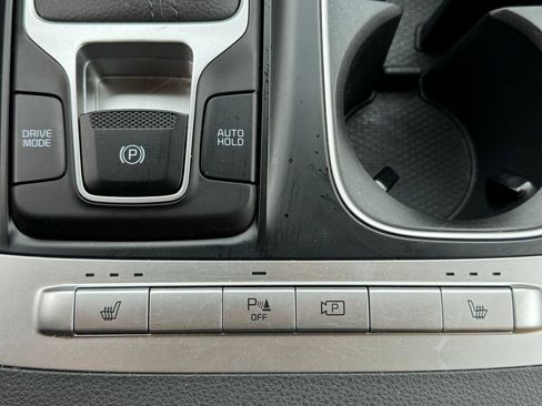 Used 2024 Kia Carnival LX image 31