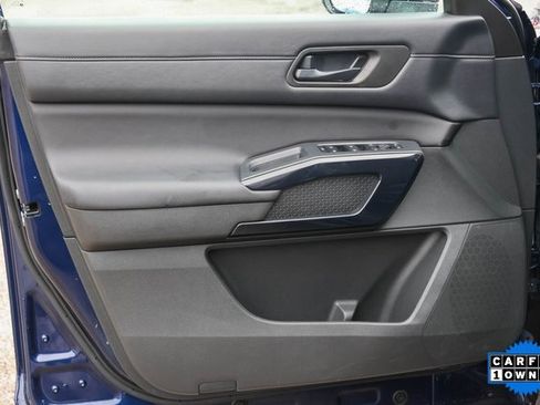 Used 2025 Nissan Pathfinder SV image 11