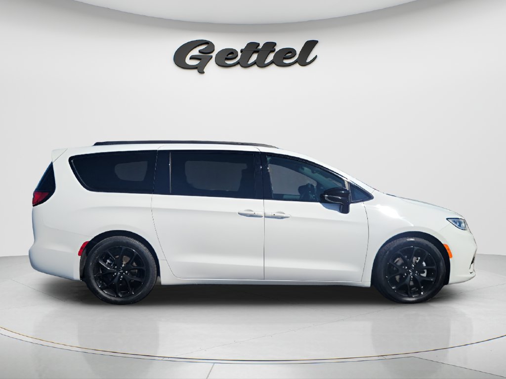 Used 2025 Chrysler Pacifica Limited FWD image 4
