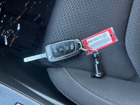 Used 2019 Hyundai Elantra GT FWD image 16