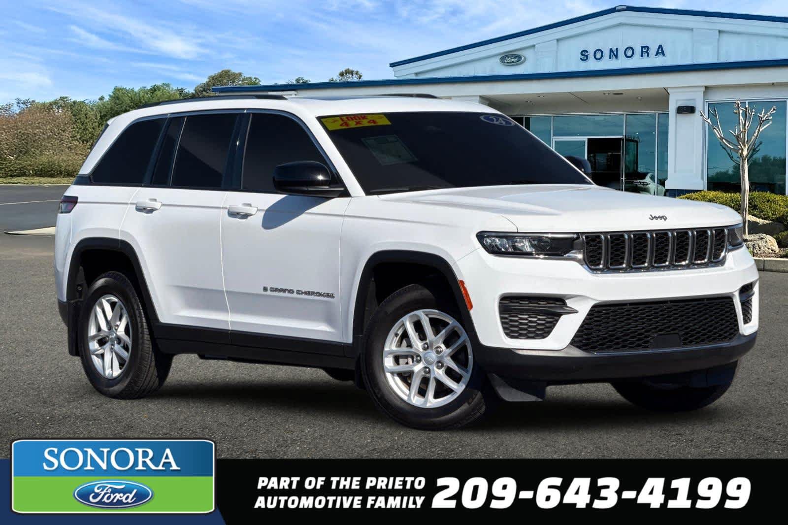 Used 2024 Jeep Grand Cherokee Laredo X AWD/4WD image 1