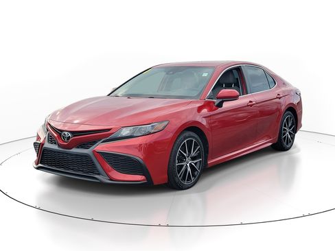Used 2021 Toyota Camry SE image 4